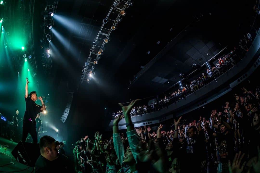 KAI_SHiNEのインスタグラム：「0215 HAZIMAZA TOKYO@O-EAST🗼 めっちゃハジけた‼︎ Thanxxx‼︎🙏🙏🙏✨ ﻿ pix by @hayachinphoto  #山嵐 #ハジマザ東京 ﻿ #livehouse #live #life #vibe ﻿ #tour #bandlife #yamaarashi #jp」
