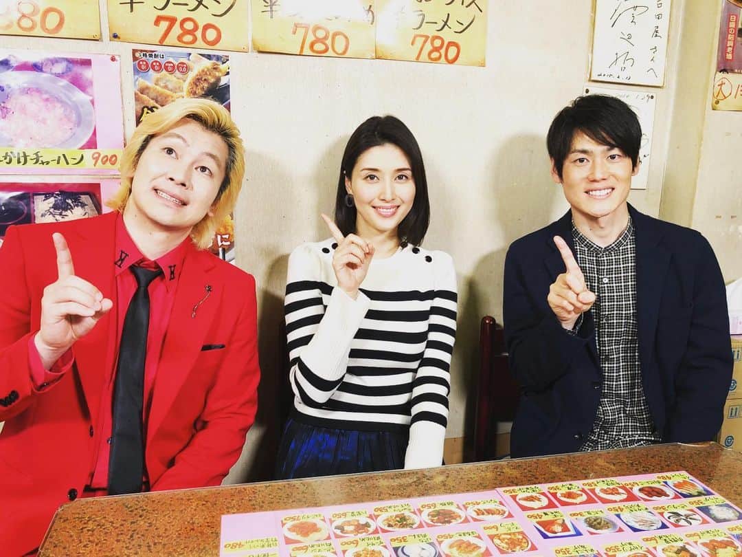 のインスタグラム：「シューイチ「読書好き芸能人と行く食べ読むツアー下北沢編」📚カズレーザーさん、橋本マナミさんと町中華あり、お二人のおすすめの本ありの楽しいロケでした🍜今週放送予定です！  #シューイチ#本#下北沢 #カズレーザー　さん #橋本マナミ　さん」