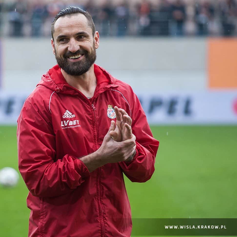 マルチン・ヴァシレフスキのインスタグラム：「Well done team @wislakrakowsa 👏🏻👏🏻+3p #zagwis We keep going the same way」