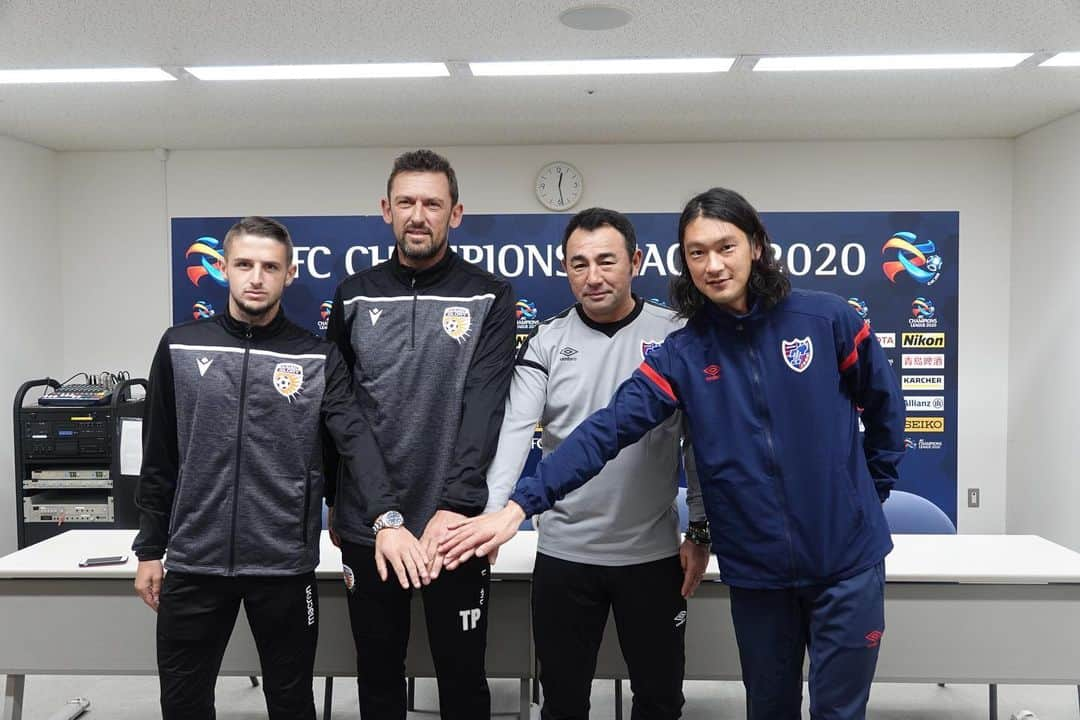 FC東京オフィシャルグッズさんのインスタグラム写真 - (FC東京オフィシャルグッズInstagram)「🎙 🇯🇵パース戦 公式会見🗼 #長谷川健太 監督 『まったくリーグ戦のことは意識せず、100％勝ちにいくメンバーでこの試合に臨む』 . #髙萩洋次郎 選手 『ACLグループステージ最初のホームゲームとなるので、チームとして勝利を目指し、勝点3を獲りたい』 @fctokyoofficial  #AFCチャンピオンズリーグ2020 #acl  #パースグローリー  #FC東京 #fctokyo #tokyo」2月17日 20時07分 - fctokyoofficial