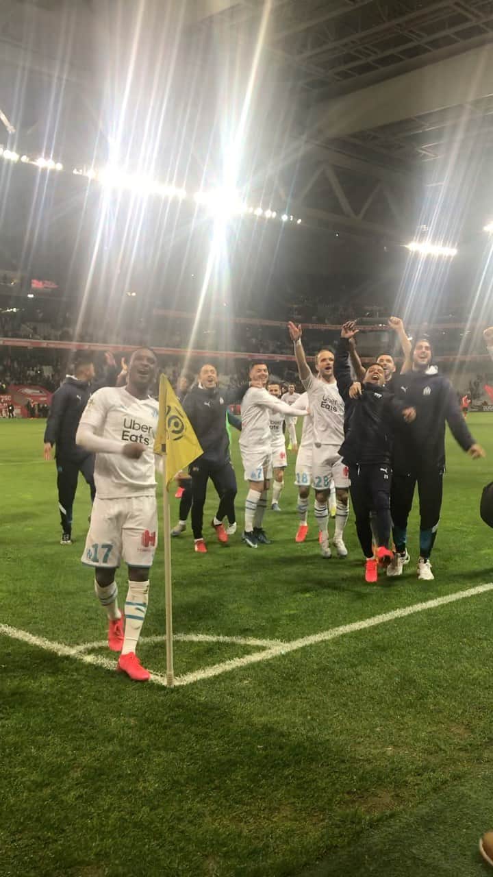 ブナ・サールのインスタグラム：「Merci à toutes les personnes qui nous supportent et plus particulièrement celles qui traversent la France entière et parcours de nombreux kilomètres pour être au plus près de nous ! 🙌🏾👏🏾🔥💙 Le Combat continue... 💪🏾」
