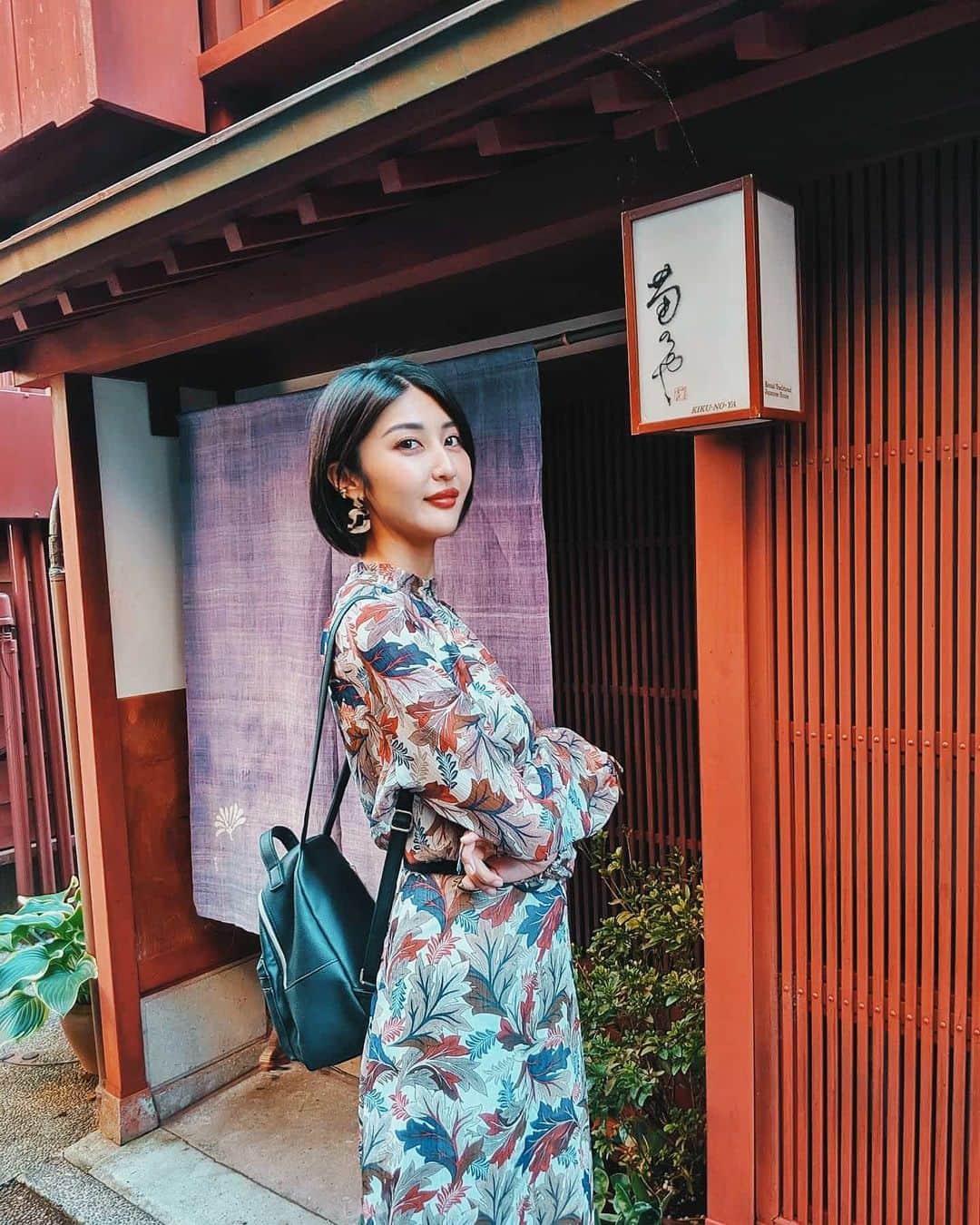Lisaのインスタグラム：「. 明後日からまた温泉旅行行くの😙💓 また静岡の方へ🙋🏼‍♀️💓🗻 . 前回は熱海で今回は伊豆🥰 いっぱい美味しいもの食べて 美味しいお酒飲みたい〜🥳🍺🍶 ここ最近で一番好きだったのはダントツで金沢！！ また今年も金沢いきたい😂 . ずっと前から行きたかった所にも 行ってきます😏どこでしょう😏😏笑 #温泉旅行#伊豆#静岡#金沢#写真は金沢です#ootd#trip#japan#camera#kanazawa」