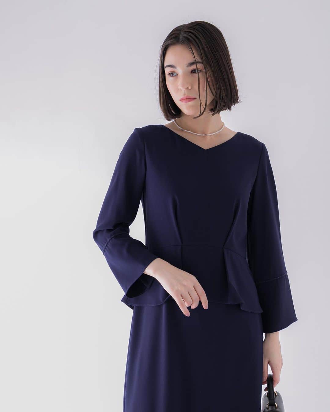 のインスタグラム：「. LA MAISON ﻿ 20SS NEW COLLECTION ﻿ ﻿ 今季より、卒入園式、入学式などフォーマルシーンやオフィスシーンで活躍するラインナップも取り揃えております。﻿ セットアップ風の﻿ワンピースタイプは一枚で決まるのが楽チン。 ﻿ #dress #onepiece﻿ #オケージョン #フォーマル﻿」