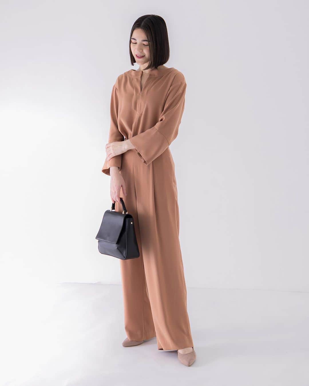 のインスタグラム：「. LA MAISON ﻿ 20SS NEW COLLECTION ﻿ ﻿ 今季より、卒入園式、入学式などフォーマルシーン、オフィスシーンでも活躍するラインナップも取り揃えております。﻿ セットアップでもセパレートでも着れるアイテムは同素材で持っていて間違いなし。 ﻿ ﻿ #dress #onepiece﻿ #オケージョン #フォーマル﻿」