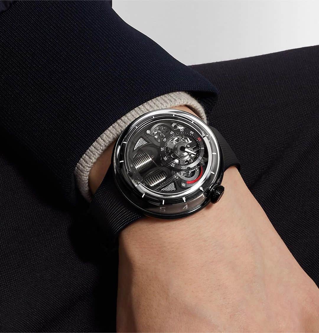 Daily Watchさんのインスタグラム写真 - (Daily WatchInstagram)「The new @HYTwatches H1.0 Mr Porter Limited Edition with black fluidic time display and anthracite dial. Only five watches will be created #HYT #MrPorter」2月17日 20時43分 - dailywatch