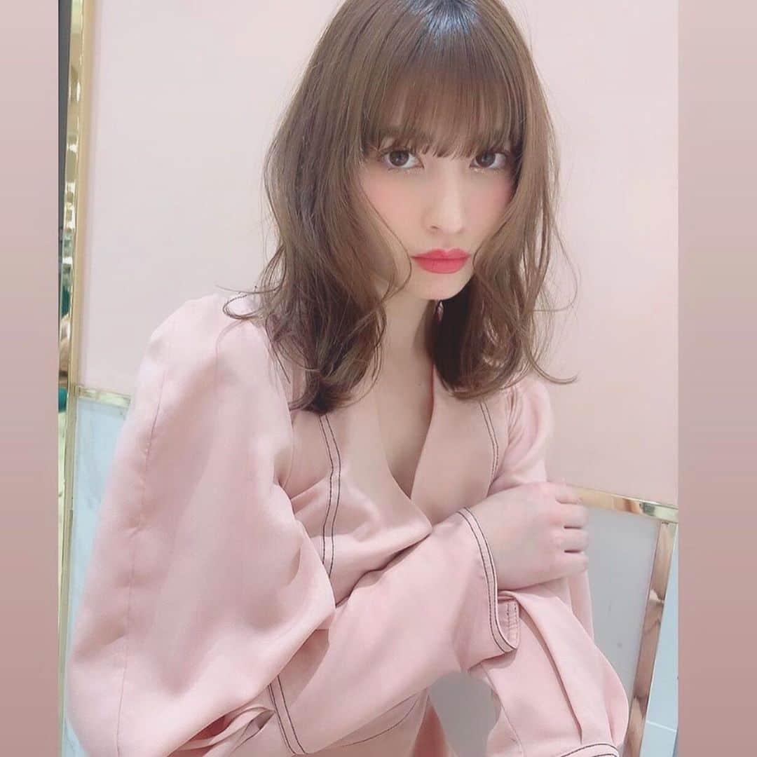 「SNOW」顔認識カメラアプリさんのインスタグラム写真 - (「SNOW」顔認識カメラアプリInstagram)「【#ピンク 💕💝🌷💒✨💗】﻿ ﻿ ピンクの空間にぴったり！！ 可愛い雰囲気をもっとふんわりした加工にする魔法✨﻿ ﻿ 「フィルター」から「White」を選択して﻿ 一瞬でほんのりふんわり加工に🥺﻿ ﻿ SNOWでかわいく撮れた写真には﻿ @snow_japan をタグ付けか、﻿ #snowcam をつけて投稿してね！♡﻿ ﻿ #白加工 #可愛い #ピンクコーデ #ピンク加工 #巻き髪 #いちご #ケーキ #ピンク #pink #ふんわり #ふんわり写真部」2月17日 20時45分 - snow_japan