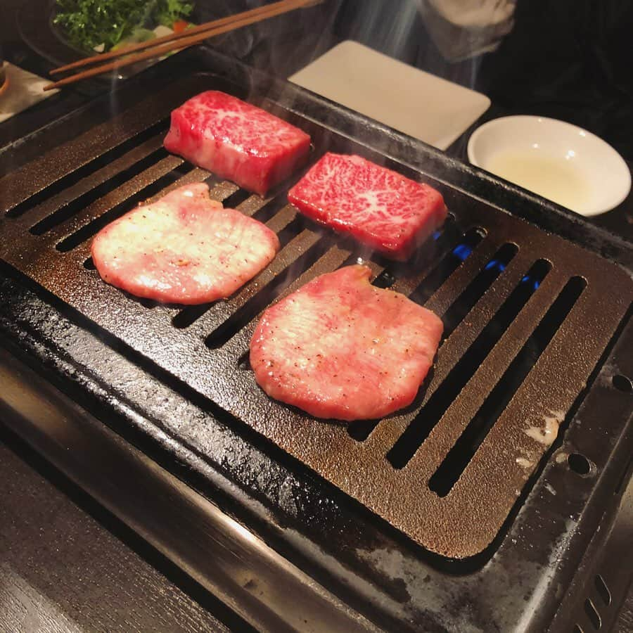 相笠萌さんのインスタグラム写真 - (相笠萌Instagram)「さおりんと(@ushigoro_ebisuhilltop ) でお肉食べました🥩🥩🥩 . 美味しそうな写真いっぱい載せたから見て〜🤤 . . 最近軽くダイエット中だったので久々にがっつりごはんでお肉めちゃめちゃ美味しかった！ . #うしごろ #ushigoro」2月17日 21時00分 - aigasa_moe