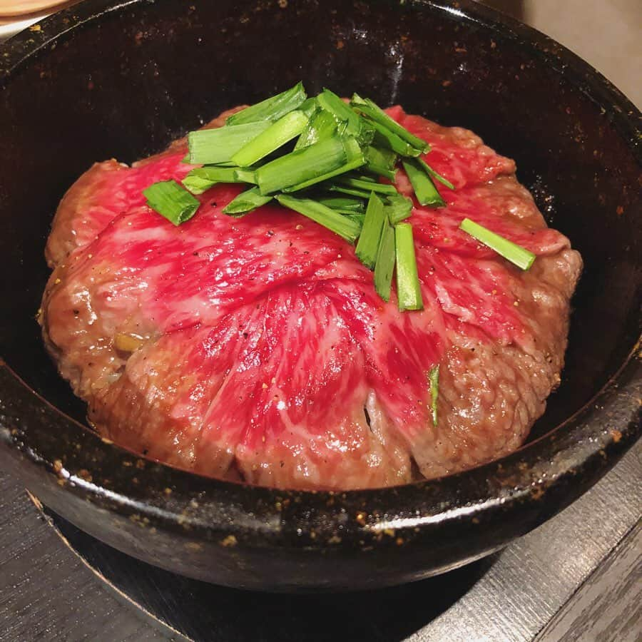 相笠萌さんのインスタグラム写真 - (相笠萌Instagram)「さおりんと(@ushigoro_ebisuhilltop ) でお肉食べました🥩🥩🥩 . 美味しそうな写真いっぱい載せたから見て〜🤤 . . 最近軽くダイエット中だったので久々にがっつりごはんでお肉めちゃめちゃ美味しかった！ . #うしごろ #ushigoro」2月17日 21時00分 - aigasa_moe