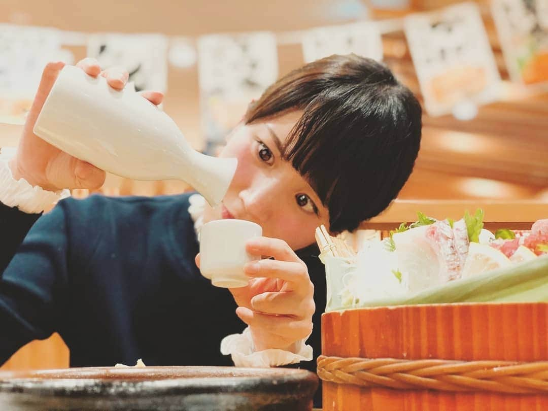 坂本詩緒里さんのインスタグラム写真 - (坂本詩緒里Instagram)「パワー🍶  #日本食 #日本酒 #熱燗 #おいしぃちゃん  #お刺身 #1合だけ  #最高 #パワー #明日からまたがんばる #真剣な眼差し #晩酌」2月17日 20時52分 - jpba529