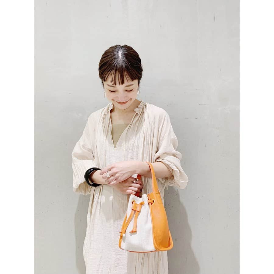 川島幸恵さんのインスタグラム写真 - (川島幸恵Instagram)「🌷🌷🌷﻿ ﻿ 春はレイヤードが楽しくなるアイテムが盛り沢山😊﻿ ﻿ ﻿ #SHENERY_official﻿ #tunic #SHENERY﻿ #bag #paolanutti﻿ #fashion #styling﻿ #spring #layered」2月17日 20時56分 - sachie118
