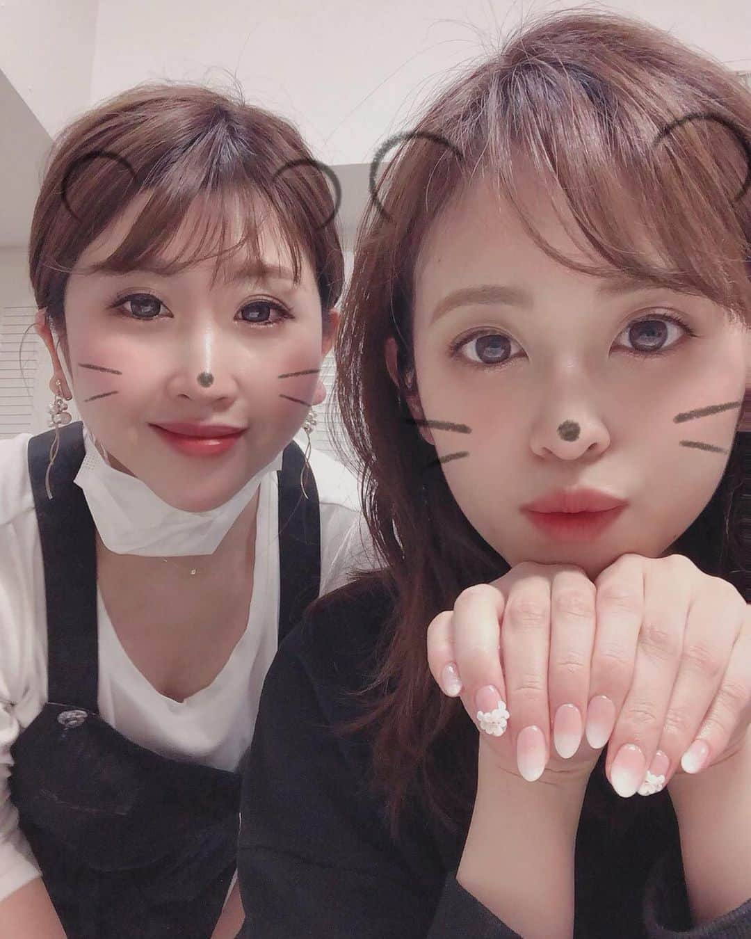 久慈暁子さんのインスタグラム写真 - (久慈暁子Instagram)「* 白いグラデーションに 白いお花のネイル🐭 お気に入り✨ * #ネイル #🐭」2月17日 20時57分 - kuji_akiko