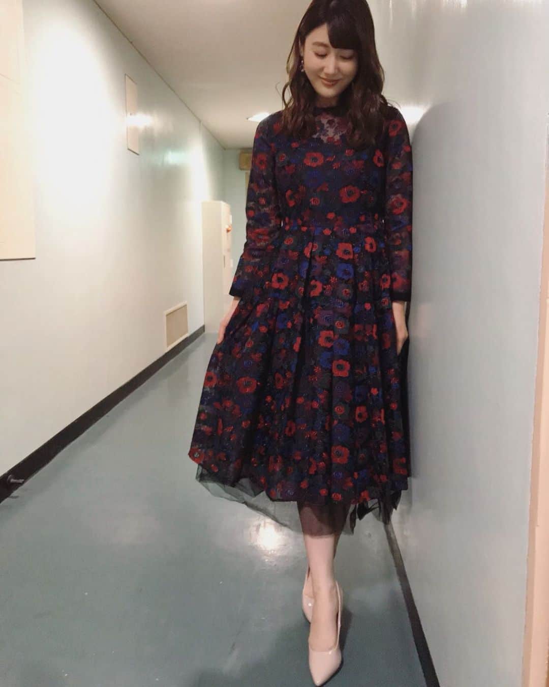 安めぐみさんのインスタグラム写真 - (安めぐみInstagram)「こんな衣装でした👗(^ ^) #adelly  #ワンピース」2月17日 21時09分 - yasu_megumi_official