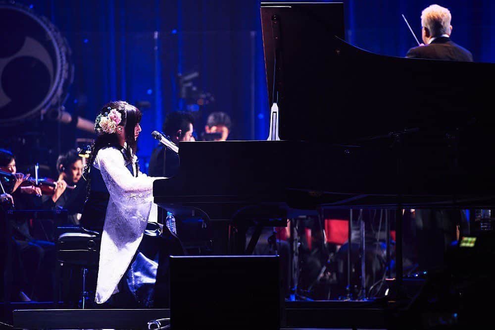 鈴華ゆう子のインスタグラム：「I played “Piano concerto” in Osaka. I was so excited!! #wagakkiband #yukosuzuhana #pianoconcert」