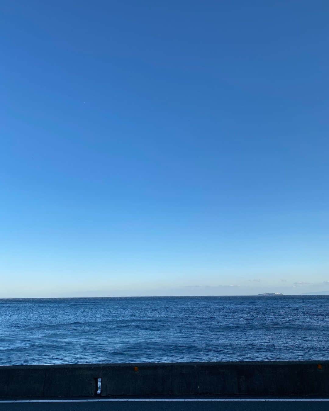 田口珠李さんのインスタグラム写真 - (田口珠李Instagram)「昔から空を撮るのが好きで、 こんなに綺麗な空久しぶりに撮った😌 今年は友達や家族とたくさんドライブに行きたいなと🤭私が運転したい🚗」2月17日 21時10分 - suaaminm