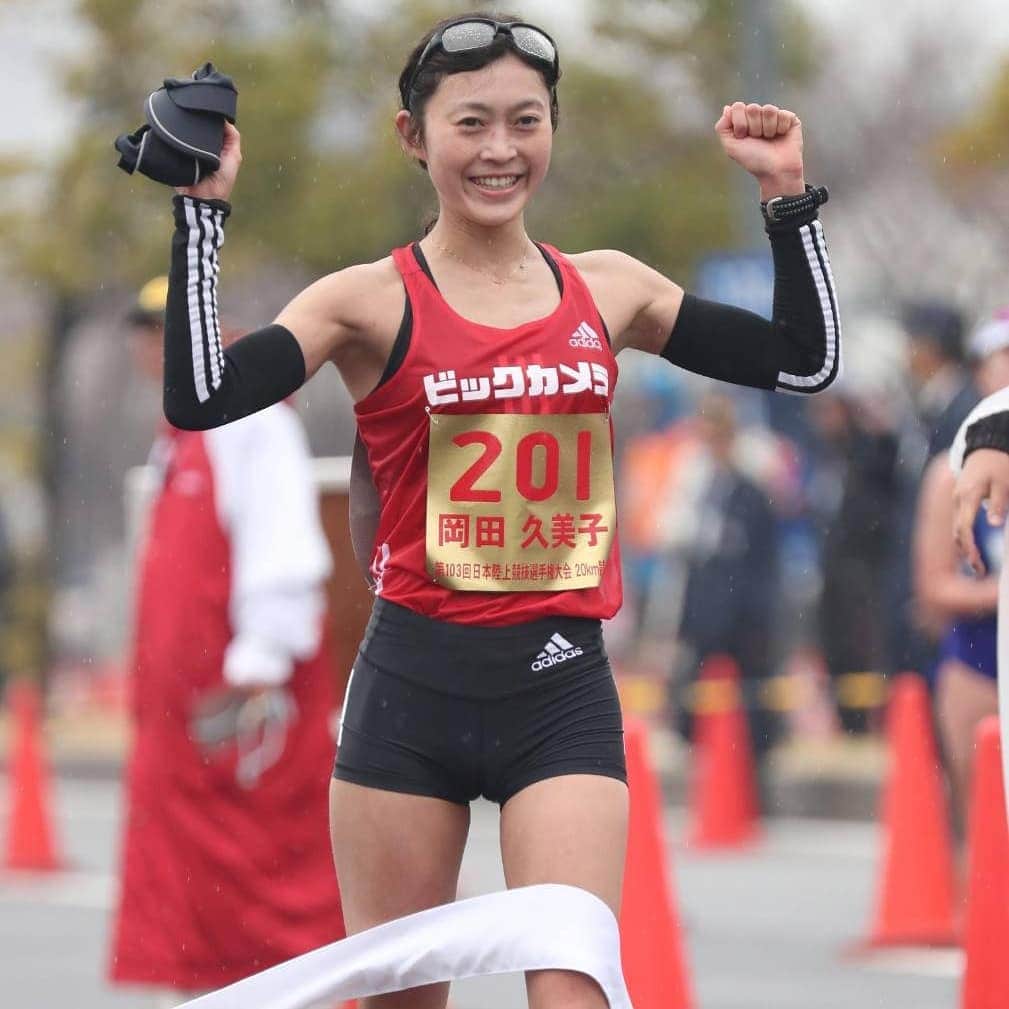 岡田久美子のインスタグラム：「日本選手権で優勝でき、東京オリンピック内定しました🤗🇯🇵 本番は８月7日16:30スタート！ 東京オリンピックがあるから続けてこられた、 東京オリンピックの存在が私を強くさせてくれます！！ 応援宜しくお願い致します！ #東京オリンピック #tokyo2020🇯🇵 #競歩 #adidas #adidasjapan」