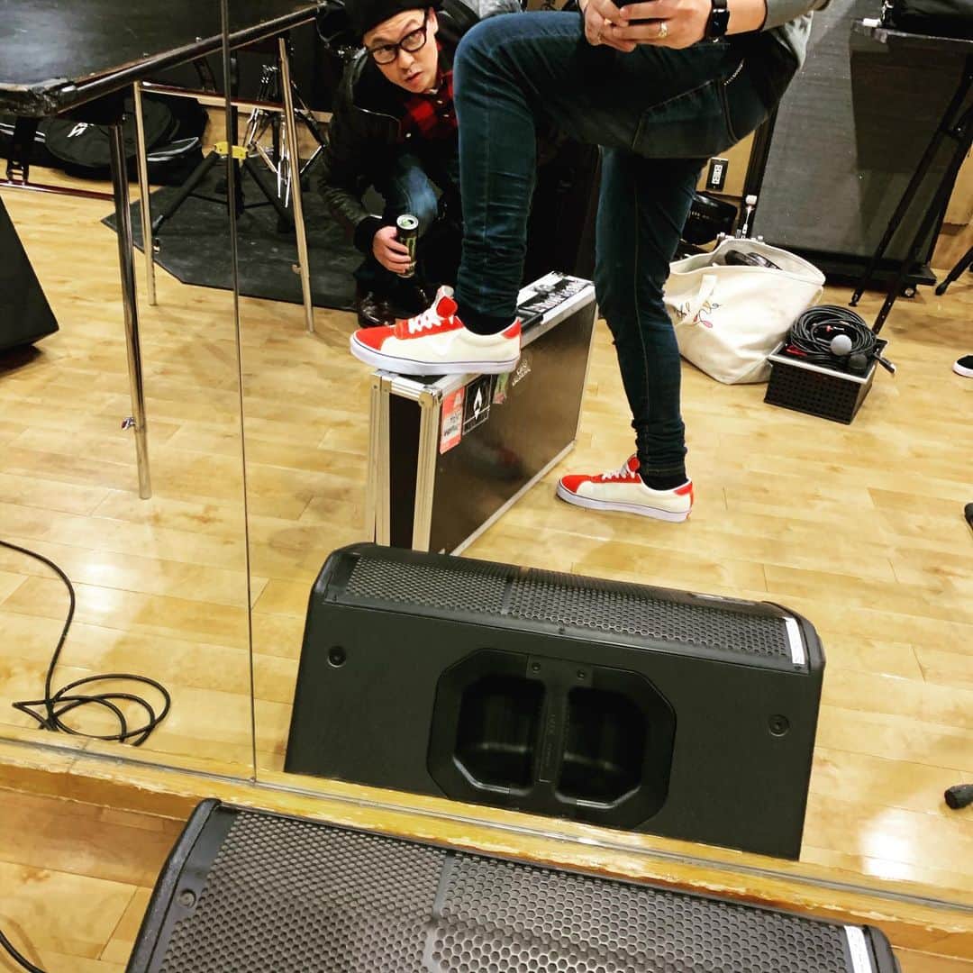 SHIGEOのインスタグラム：「今日はThe SAMOSリハでnew VANSいいでしょ(^^)」