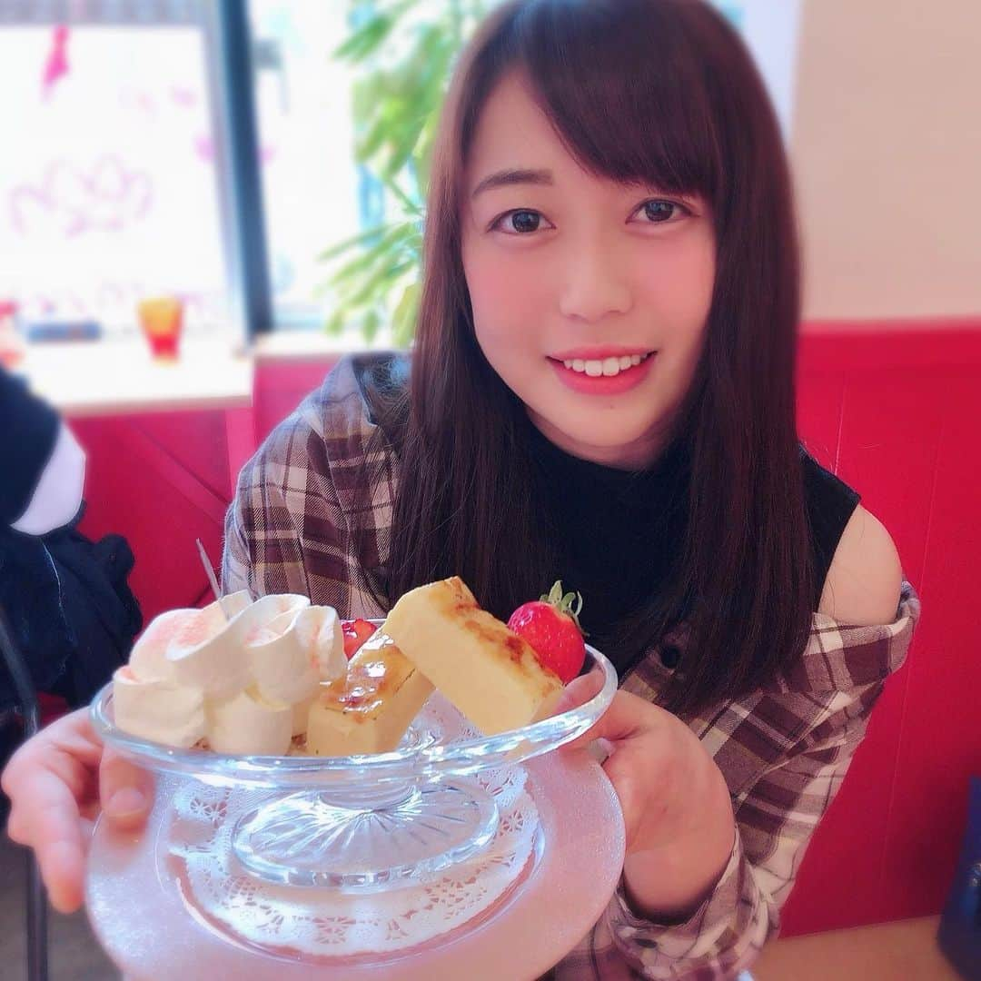 上谷沙弥さんのインスタグラム写真 - (上谷沙弥Instagram)「甘いものは最高だぁ〜🍓 #スターダム #ブシロード #いちご」2月17日 21時38分 - sayasayadesuyo