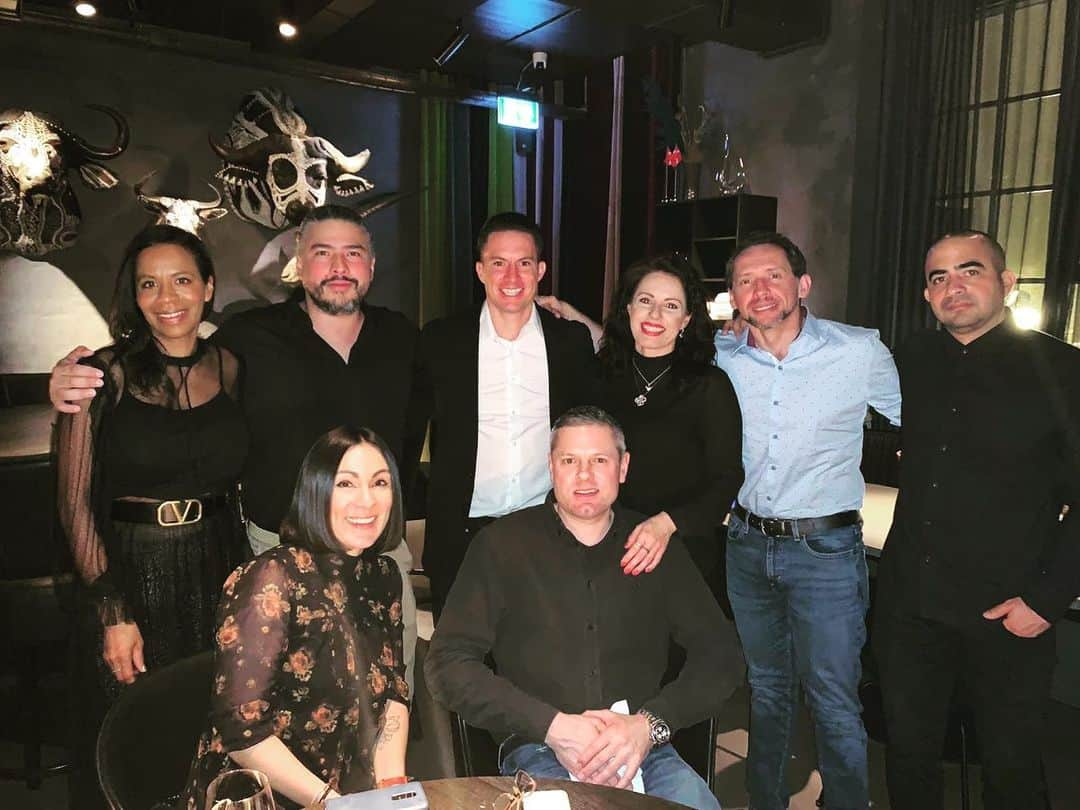 ブライアン・オビエドさんのインスタグラム写真 - (ブライアン・オビエドInstagram)「Linda noche cenando con amigos 😃...」2月18日 7時40分 - bryanoviedo8