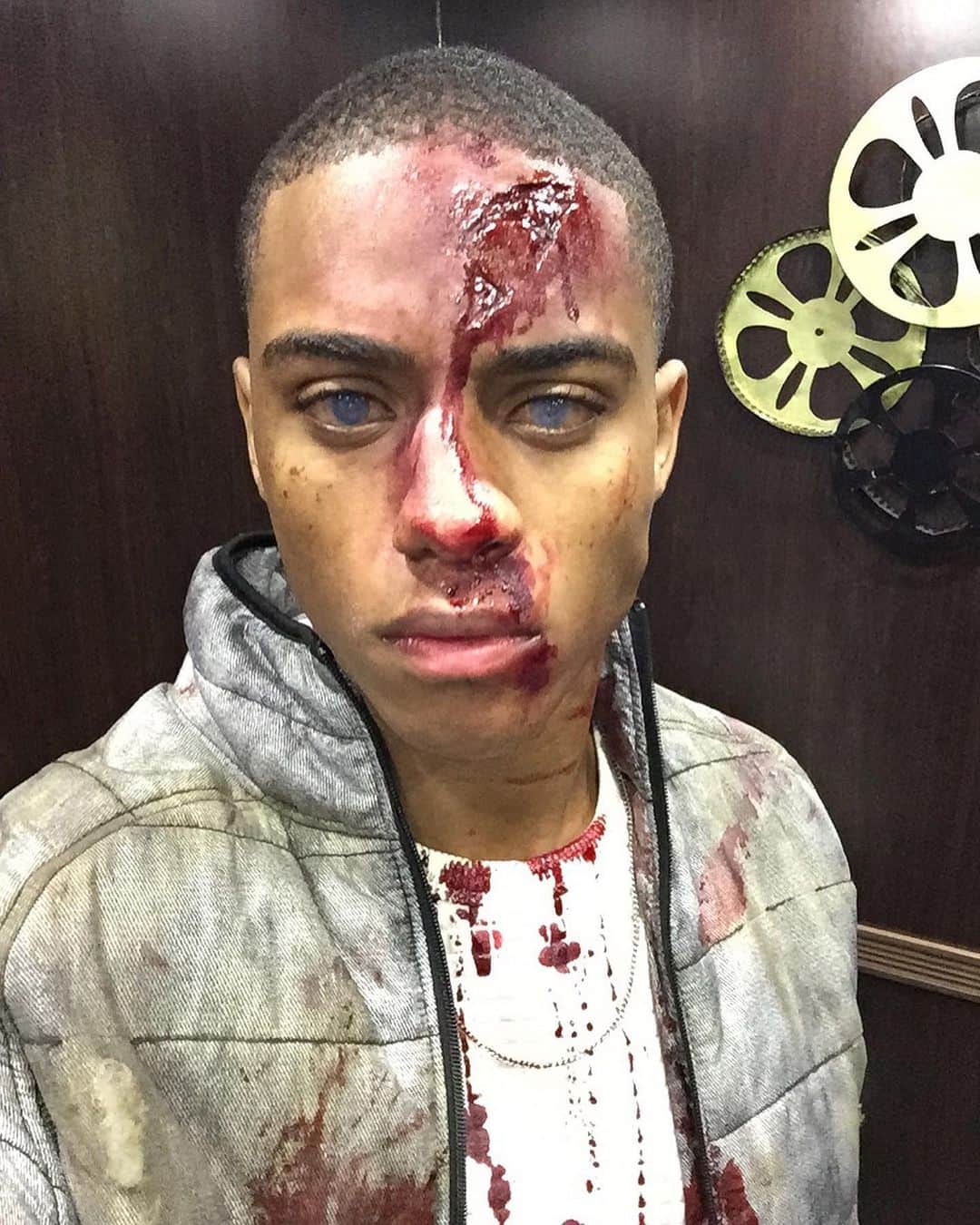 キース・パワーズのインスタグラム：「Anybody got a napkin? #FTWD • 2.3.15」
