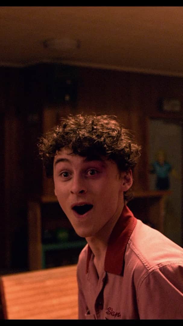 ワイヤット・オレフのインスタグラム：「Feb 26th, only on Netflix @iamnotokaywiththis @netflix @sophialillis」