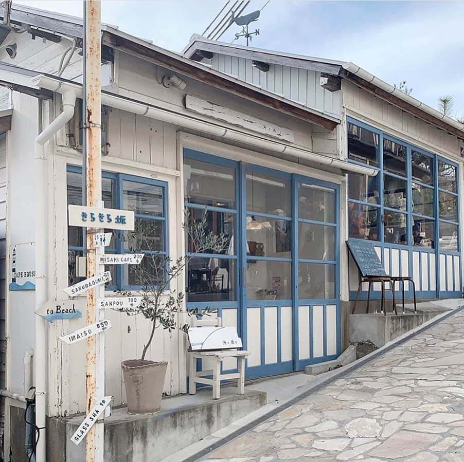 ローリエプレス編集部さんのインスタグラム写真 - (ローリエプレス編集部Instagram)「兵庫県赤穂温泉の近くにある海辺のカフェ#海と坂と 。﻿ カフェがあるのは坂道の途中で、降りていくと綺麗な海も一望できる絶景がみれちゃうよ✨﻿ ﻿ カフェメニューはスイーツもランチメニューも充実◎﻿ 旅の思い出にぜひ足を運んでみてね！﻿ ﻿ ﻿ ﻿ ✔︎ @umitosakato﻿ ﻿ ﻿ ﻿ ﻿ ﻿ ﻿ ﻿ ﻿ ﻿ ﻿ ﻿ ﻿ #laurierpress_神戸カフェ ﻿ ﻿ ﻿ ﻿ ﻿ Thank you♡﻿ @ykk1414 ﻿ @nh_3asky ﻿ @ncusadn ﻿ @ayaka.hiro1104 ﻿ ﻿ ﻿ ﻿ ﻿ ﻿ ﻿ ﻿ ﻿ ﻿ ﻿ ﻿ ﻿ ﻿ ﻿ ﻿ ﻿ ﻿ ﻿ ﻿ #ローリエプレス #兵庫カフェ #海辺カフェ #神戸カフェ #赤穂 #温泉 #赤穂カフェ」2月17日 23時49分 - laurier_press