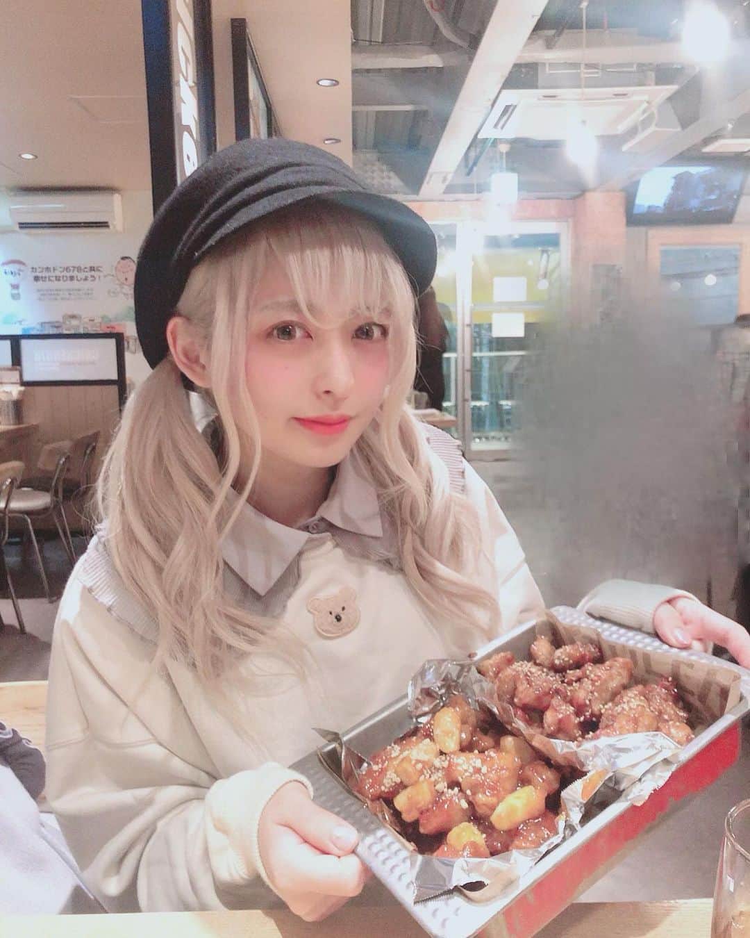 小鳩りあさんのインスタグラム写真 - (小鳩りあInstagram)「友達に韓国料理のお店連れて行ってもらってから醤油チキンがだいすきになって 頻繁に食べに行ってる 🐓  #ヤンニョムチキン #カンホドンチキン」2月18日 0時10分 - kobatoriapipi