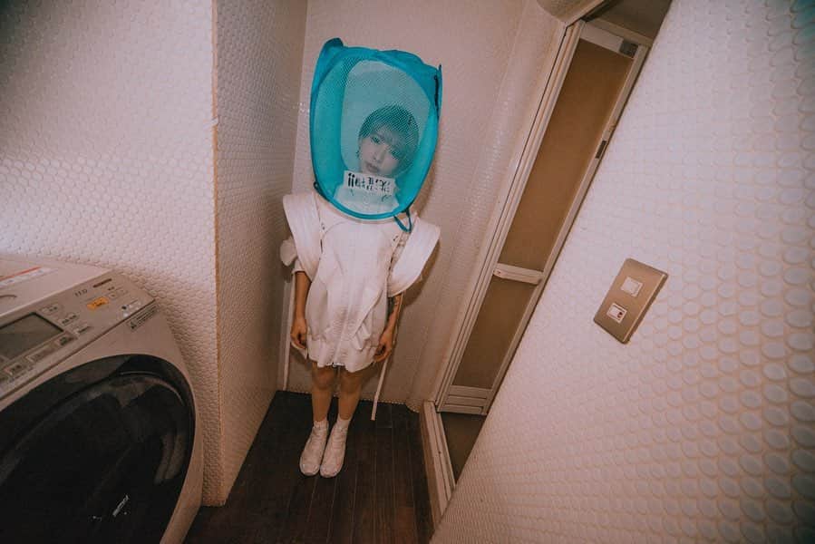 病夢やみいのインスタグラム：「🗑 Photo @ayokajino #laundryroom#laundrygirl #tattoo#tattoogirl#CY8ER」