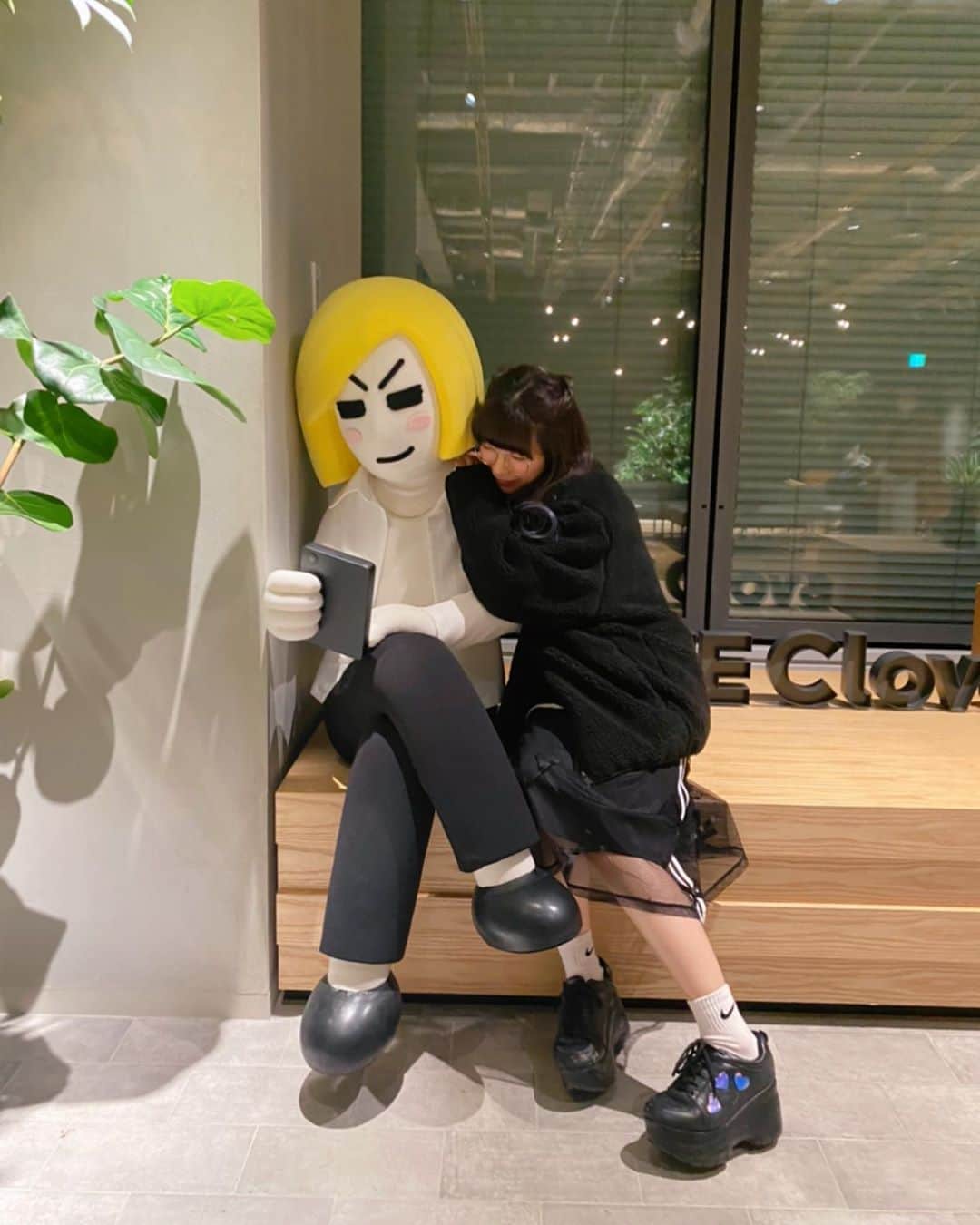 ぱいぱいでか美のインスタグラム：「ぎゃーー！！！！！ LINEさんでの写真つづき。 ꙳ ＃LINE #フォトスポット ꙳ ちょっとずつLINEさんでの写真を載せる人。 フォトスポット、全力でやりにいくタイプです。 これ結構ナイスポージングだと思います！ 自信作！」