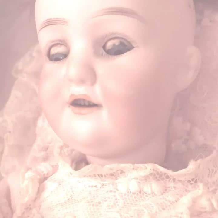 のインスタグラム：「Mysterious scenes featuring porcelain dolls in the lead up to the #GucciFW20 Women’s fashion show by @alessandro_michele. See it live on #Gucci’s @Instagram Stories Wednesday, February 19 at 3:00pm CET. #GucciTheRitual #mfw #AlessandroMichele」