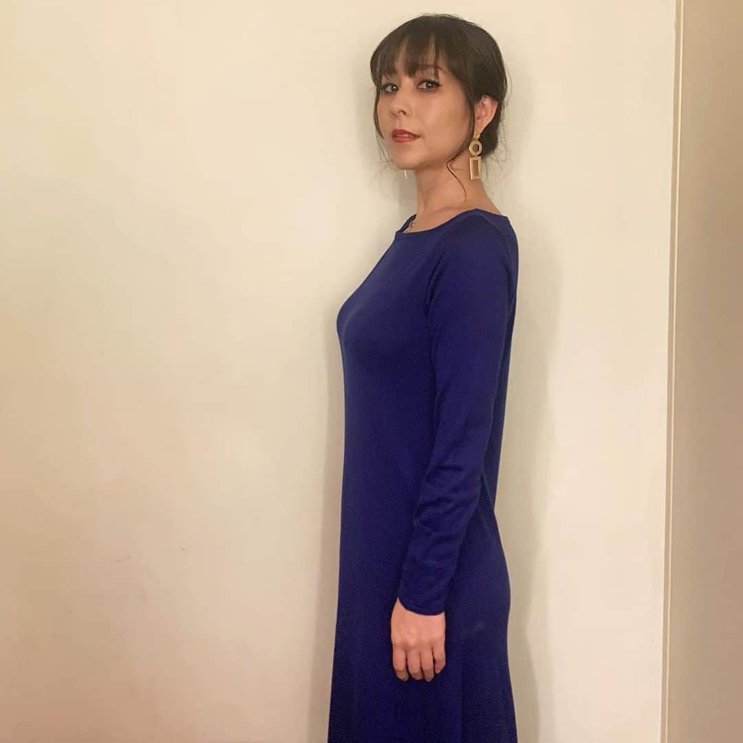 akikoさんのインスタグラム写真 - (akikoInstagram)「Royal blue knit dress  #lovethiscolor」2月18日 0時43分 - akikojazz