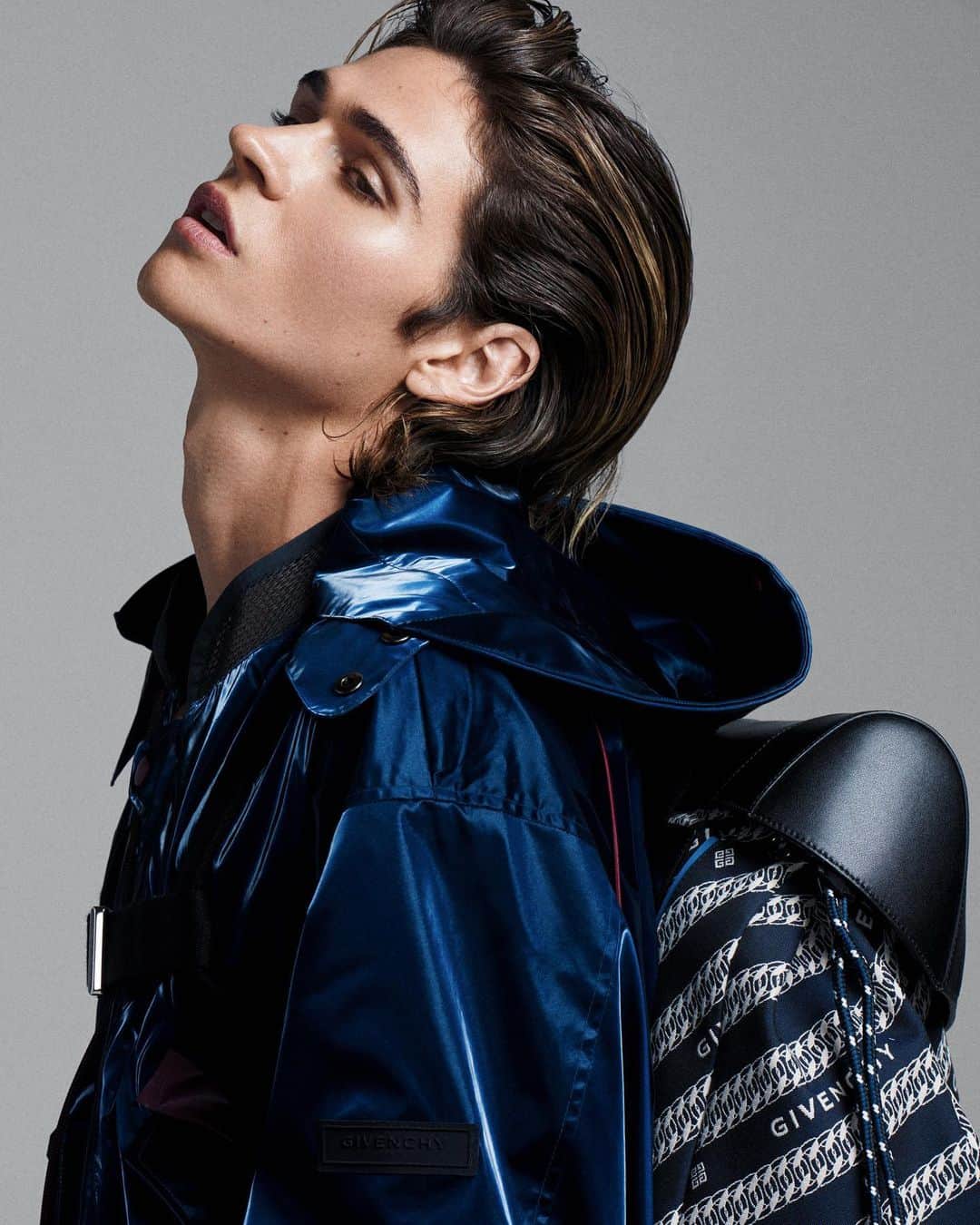 のインスタグラム：「@willpeltz, 2020 wearing @givenchyofficial for @esquiresg. Always fun when you get to work with family ❤️」