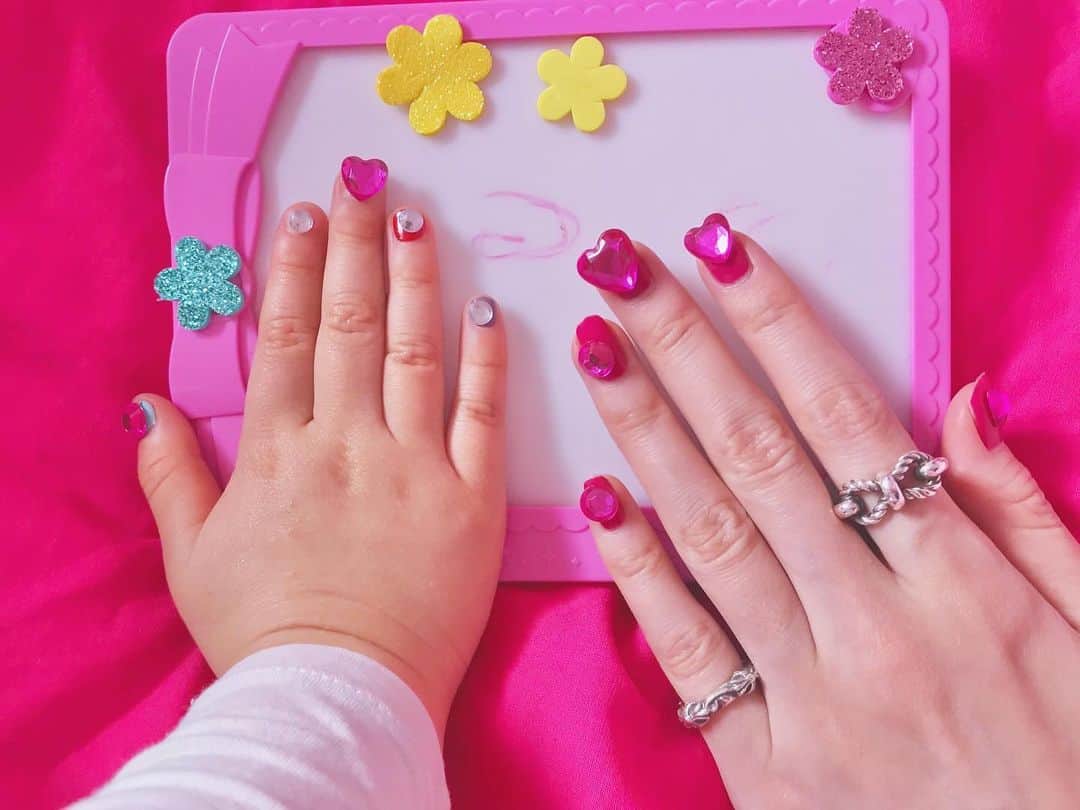 奥村佳恵さんのインスタグラム写真 - (奥村佳恵Instagram)「🥰💘👧🏻💅🏻💎💝🦄🌼 #nails  #nailart  #decorations  #heart  #babygirl #kawaii」2月18日 1時11分 - okumura_kae