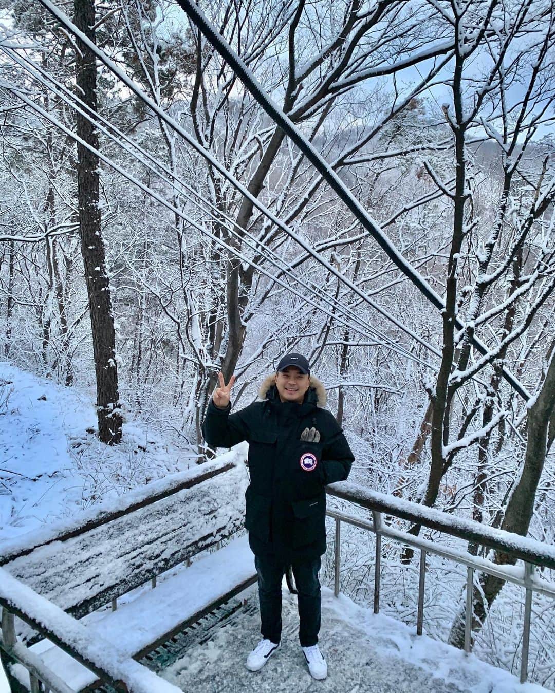 チョン・ジュンのインスタグラム：「겨울왕국~~^^ ㅎㅎㅎ  유튜브에 짧은 영상 올렸어요~~^^ #겨울왕국」