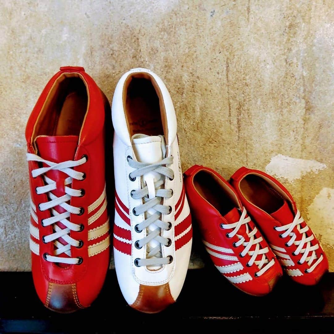 ツェハさんのインスタグラム写真 - (ツェハInstagram)「Carl Hässner für die ganze Familie ❤️ #zehaberlin #zehafamily #zehapeople #zeha #berlin #basketball #kinderschuhe #carlhässner #sneakers #shoes #sport #picoftheday #vintage #heritage #vintagesportwear #leathersneakers #childrenshoes #fashion #modascarpe #footwear #minime #sneakersaddict #lederschuhe #leathershoe #liga #shoesaddict #shoesoftheday #shoelover #kids #kidsfashion」2月18日 2時01分 - zehaberlin