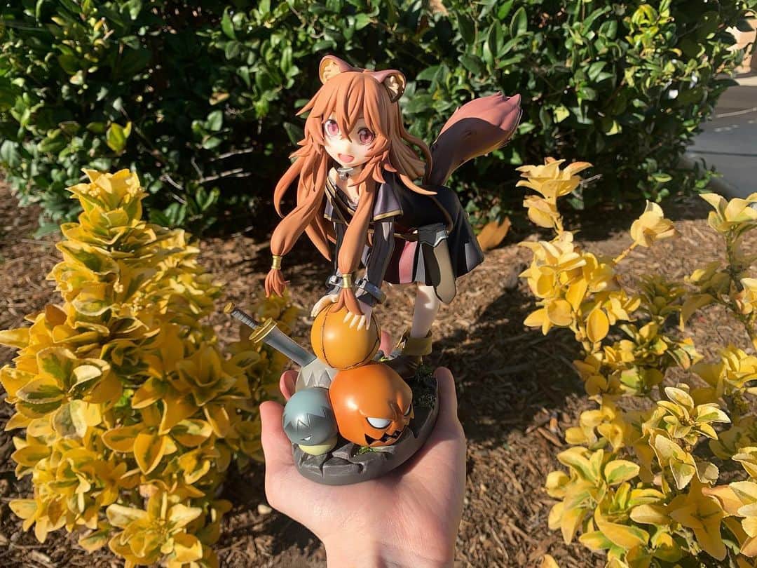 Nicole Eevee Davisさんのインスタグラム写真 - (Nicole Eevee DavisInstagram)「I usually share my collectibles on my @EverstoneEevee page but this one was just too cute to pass up 🌿✨ I finally got myself this Raphtalia figure I’ve been wanting for a while now :’) the older version comes out next month and I already have a friend at work setting one aside for me to grab on the release day, so excited!」2月18日 2時07分 - eeveedavis