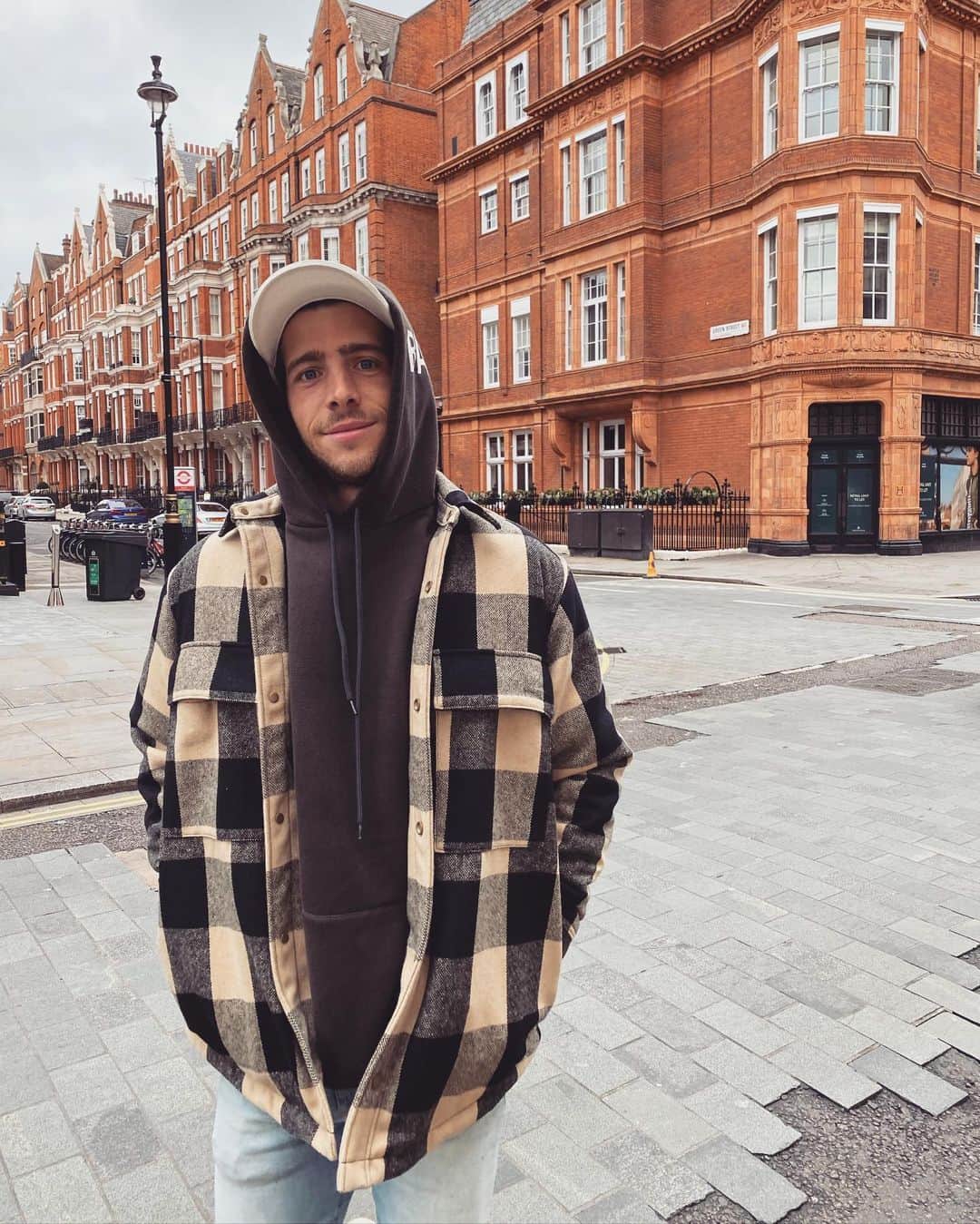 セルジ・ロベルトのインスタグラム：「LDN」