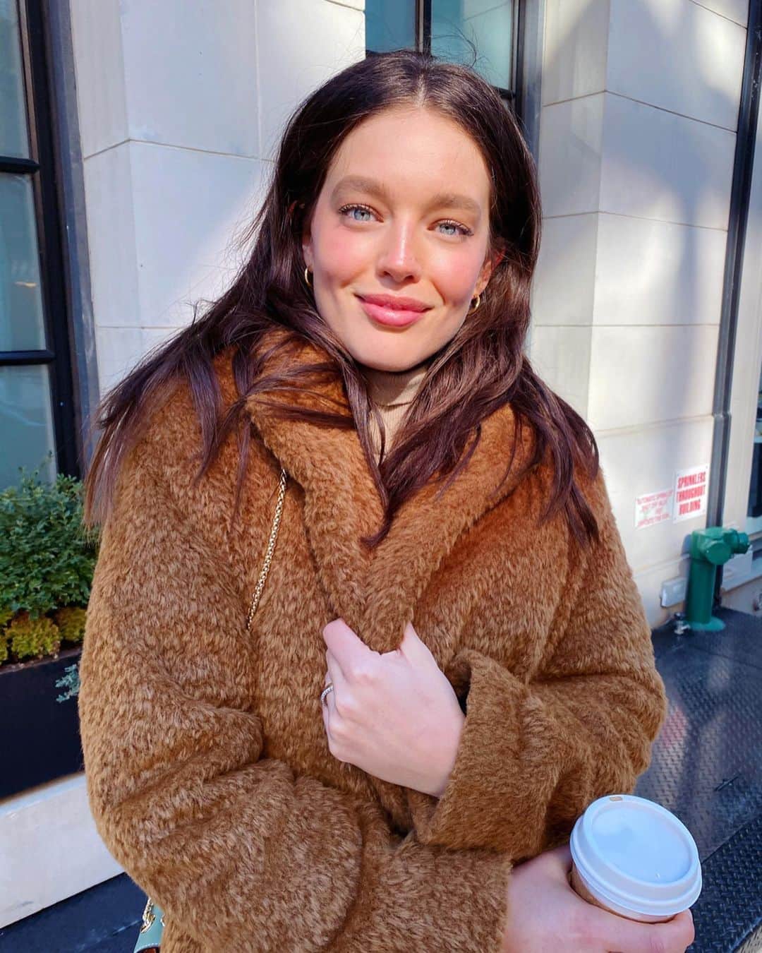 のインスタグラム：「On my 3rd coffee today. Pray for me folks ☕️ 🤯 #ootd」