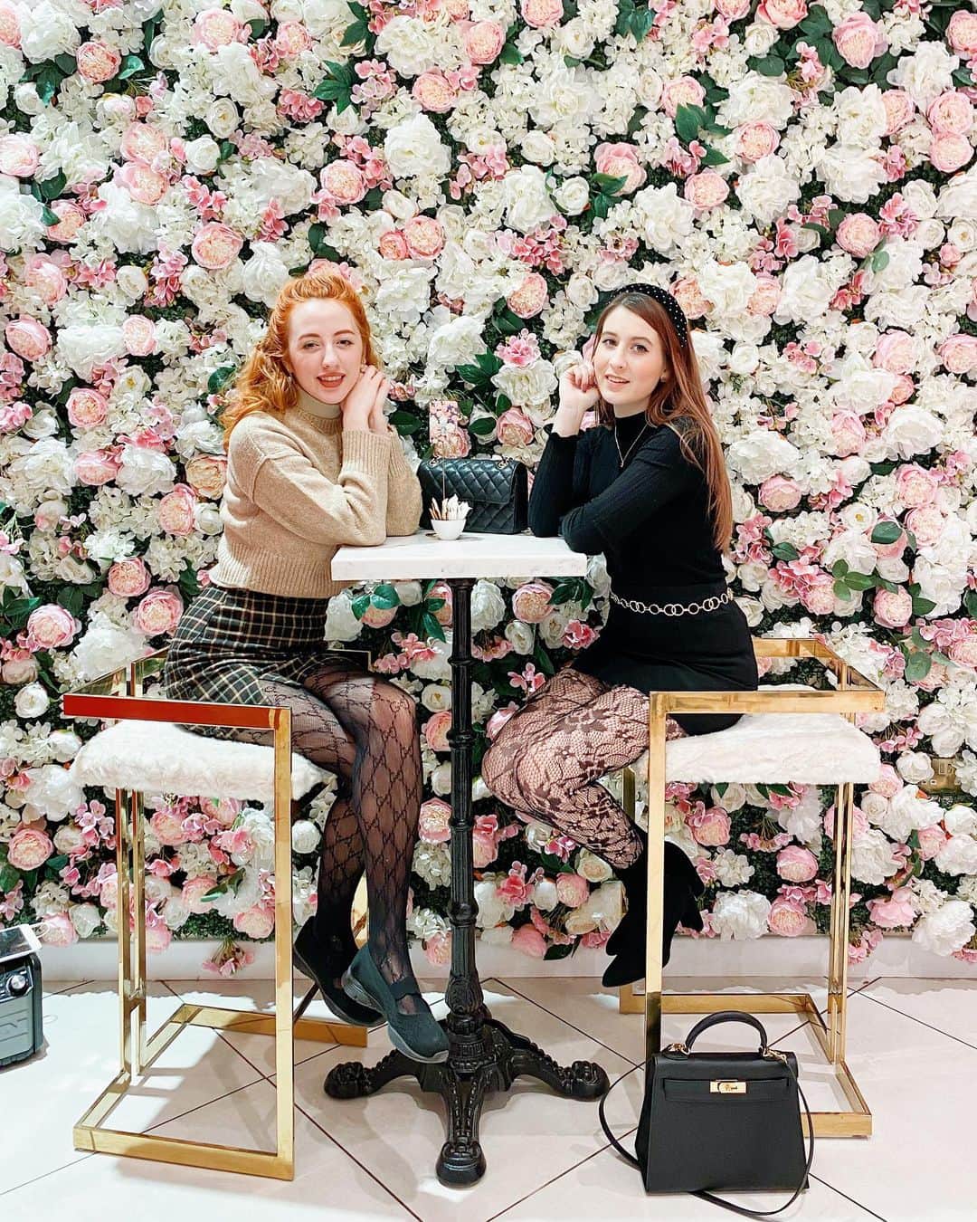 ベッキー・クルーエルのインスタグラム：「cute date with a cute date 😍 my amazing and one of my best friends @adelicate_ from a few weeks ago at @saintaymes in House of Fraser 💓 (this visit wasn’t gifted we just came across it by accident!)⁣ ⁣ Happy Monday, I hope you’re having a lovely week. I am going to see a fashion show tomorrow - yay! And I have a busy week with work for the rest of my time. What are you up to? I hope you were safe in the storm!」