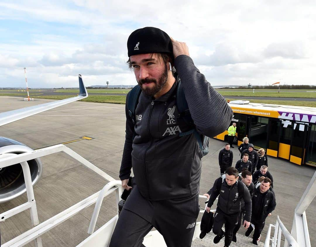 アリソン・ベッカーさんのインスタグラム写真 - (アリソン・ベッカーInstagram)「✈️➡️🇪🇸#UCL 💨🤩🧤#AB1」2月18日 2時56分 - alissonbecker