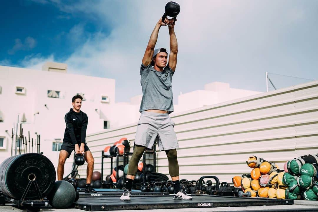 トーマス・レーラーさんのインスタグラム写真 - (トーマス・レーラーInstagram)「Go workout every Monday they said. ⚡️ #mondayworkout #tracknation #kettlebellswings #core #kettlebell #workout #mymondayworkout」2月18日 3時25分 - thomasroehler