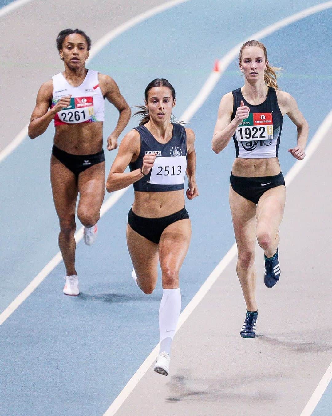 Camille LAUSさんのインスタグラム写真 - (Camille LAUSInstagram)「Belgian Champion with a new Indoor personal best (53.11) 😊 Such a good feeling to be racing again 🤩  Now let’s get back to work to run even faster in a few weeks 👊🏼 #roadtotokyo #belgianchampion #400m #trackgirl #indoors #pb #adepsofficiel 📸 PhotoNews @siskpic」2月18日 3時25分 - camillelaus