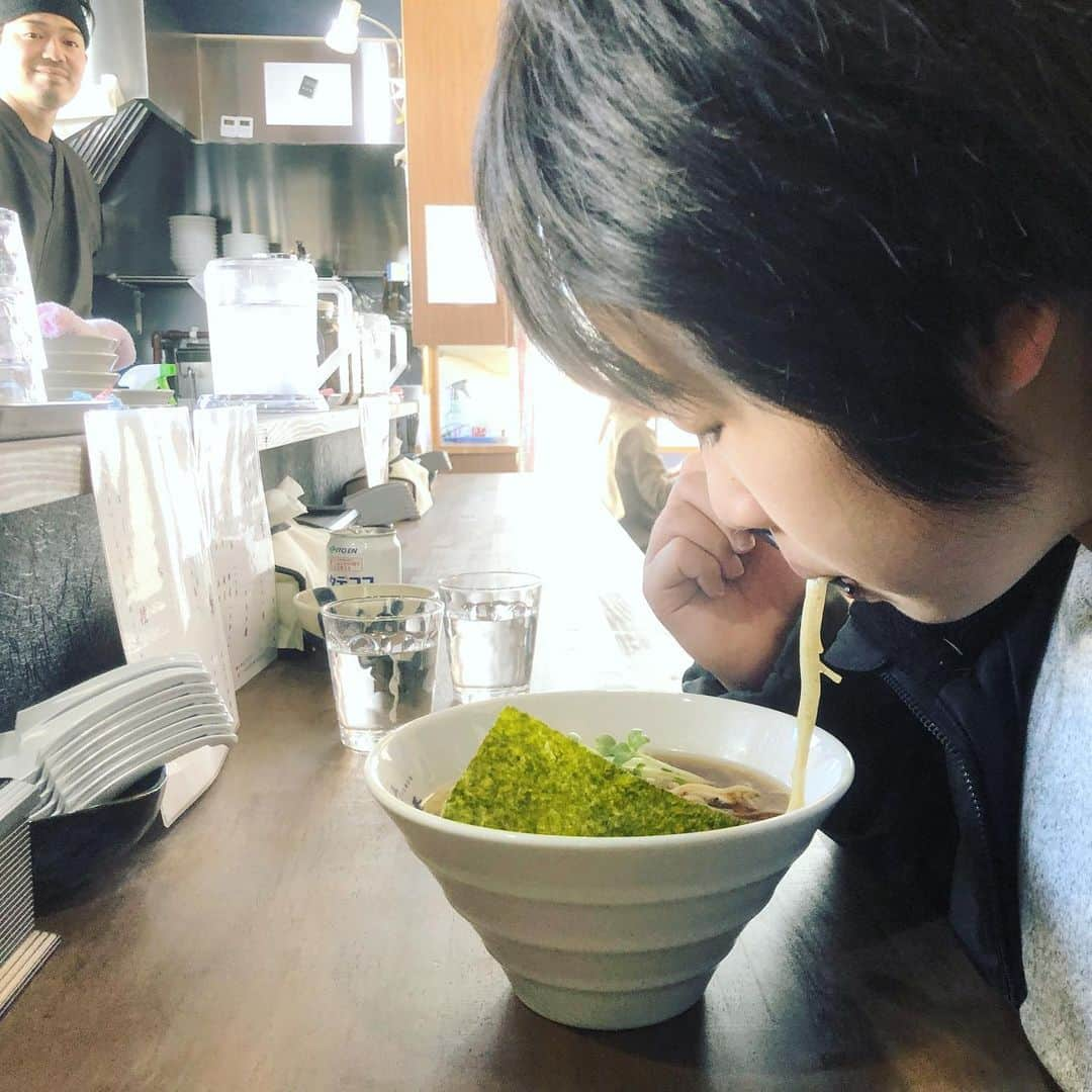 がっちゃんさんのインスタグラム写真 - (がっちゃんInstagram)「江ノ電江ノ島駅前にあるラーメン屋さん💕 全粒粉入りの香ばしい低糖質なストレート麺とザクザクの歯応えのタマネギがめちゃうまでした✨  #江ノ島 #江の島 #enoshima #江乃華 #江乃華japanramen #ラーメン #ChickenRamen #ramen #がっちゃん #がっちゃんねる」2月18日 8時58分 - gacchannel