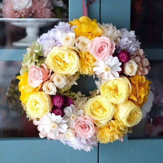 東京堂アーティフィシャルフラワーMAGIQのインスタグラム：「🎁MAGIQ キャンペーン💐 【スプリングギフトキャンペーン】 💫💫💫💫💫💫💫💫💫💫💫💫 👑【入賞】発表❗️👑 ✳️💫Congratulations🏆💫✳️ 🎊おめでとうございます🎉🎊 ・ Photo by @sorriso.fiore 👏👏👏 ・ 💫💫💫💫💫💫💫💫💫💫💫💫 素敵な写真タグ付けして、キャンペーンに投稿していただきありがとうございます🙇 ・ 素敵な写真を共有させて頂きます♪ ・ これからも @magiq.jp をよろしくお願いいたします。 ・ 🔸🔸🔸🔸🔸🔸🔸🔸🔸🔸🔸🔸 【スプリングキャンペーン ご参加頂きました皆様】 キャンペーンへのご参加頂き、 誠にありがとうございました🙇‍♂️ ・ 今後も、キャンペーンは続きますので次回キャンペーンも参加よろしくお願い致します🙇‍♂️ ・ #MAGIQ#MAGIQのある暮らし#TOKYODO#東京堂#アーティフィシャルフラワー#アーティフィシャル#フラワー#アートフラワー#造花#花のある暮らし#花のある生活 #花好きな人と繋がりたい#フラワーデザイン#フラワーアレンジメント#フラワーアレンジ#アレンジメント#キャンペーン #ギフト#贈り物#springflowers #artificialflower#artificialflower」