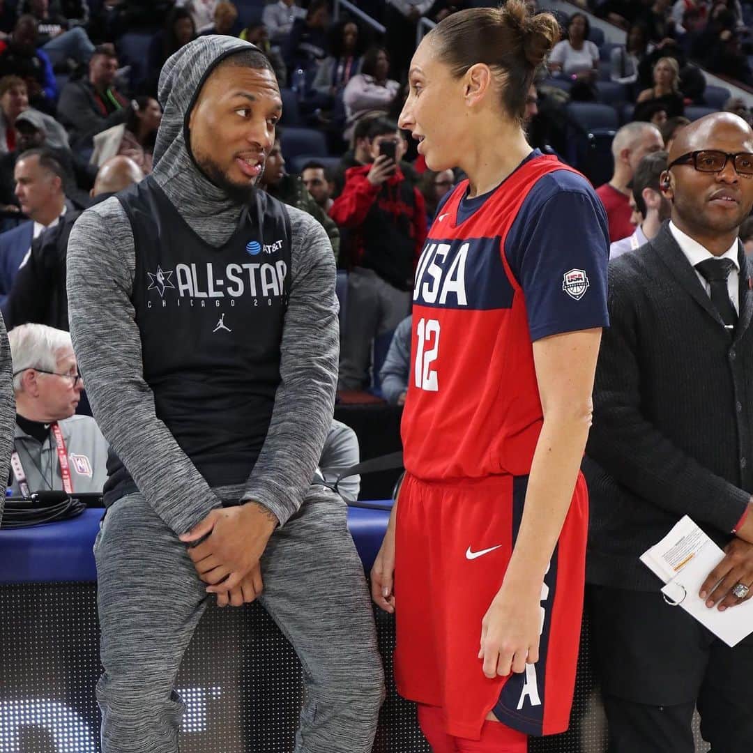 デイミアン・リラードのインスタグラム：「5X @nbaallstar . ⭐️⭐️⭐️⭐️⭐️ I chose this pic because I love every time I get to holla at my homie DT... real one !」
