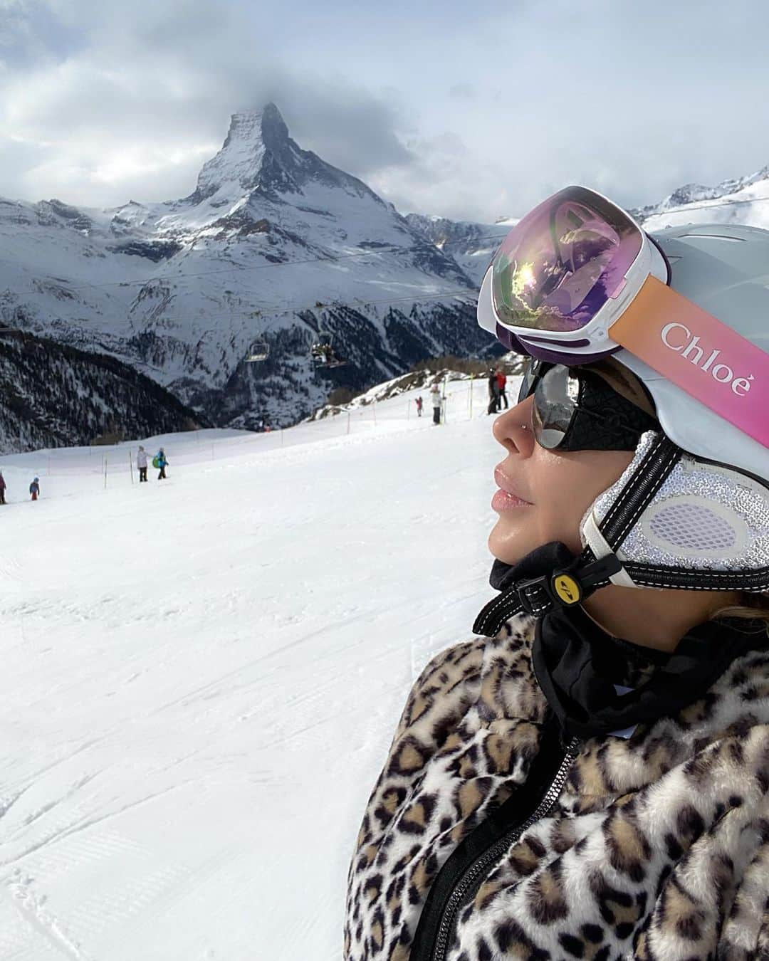 ジョエル・マーディニアンさんのインスタグラム写真 - (ジョエル・マーディニアンInstagram)「You Take My Breath Away every time I look at you #matterhorn #zermatt #love #breathtaking #joellemardinian」2月18日 3時35分 - joellemardinian