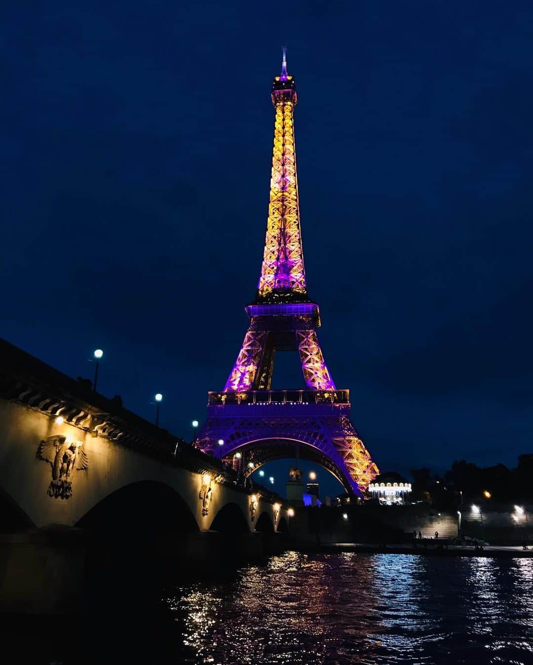 イザベル・グラールさんのインスタグラム写真 - (イザベル・グラールInstagram)「Bonne nuit ✨🌘 #paris #homesweethome」2月18日 4時58分 - izabelgoulart