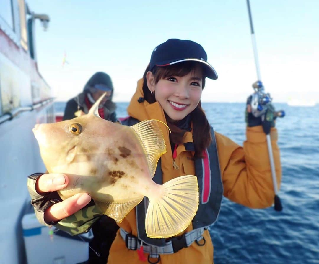 阪本智子さんのインスタグラム写真 - (阪本智子Instagram)「🔶♡ 見た目の可愛さ︎💕︎ 釣り心地‪🎣‬ 美味しさ🤤 どれをとっても最高の#カワハギ ✨✨ #竿頭 とりました\( ¨̮ )/🏆 ＊ #fish #fishing #filefish #fishinggirl #sea #ocean #魚 #釣り #カワハギ釣り #魚釣り #海 #船 #阪本智子」2月18日 5時21分 - tomoko_sakamoto423