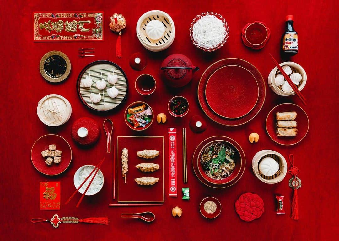 リリー＝ローズ・メロディのインスタグラム：「Probably my favorite flatlay I got to create so far 🏮🍜🍤♥️」