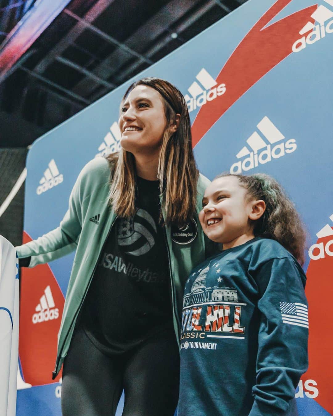テトリ・ディクソンのインスタグラム：「What a weeekendddd! Thank you to @adidasvolleyball for allowing us to hang out with these superstars at @capitolhillvb! Such a good experience- @rachaeladams and I had so much fun and loved meeting everyone 💃🏽🤩 /// #teamadidas」
