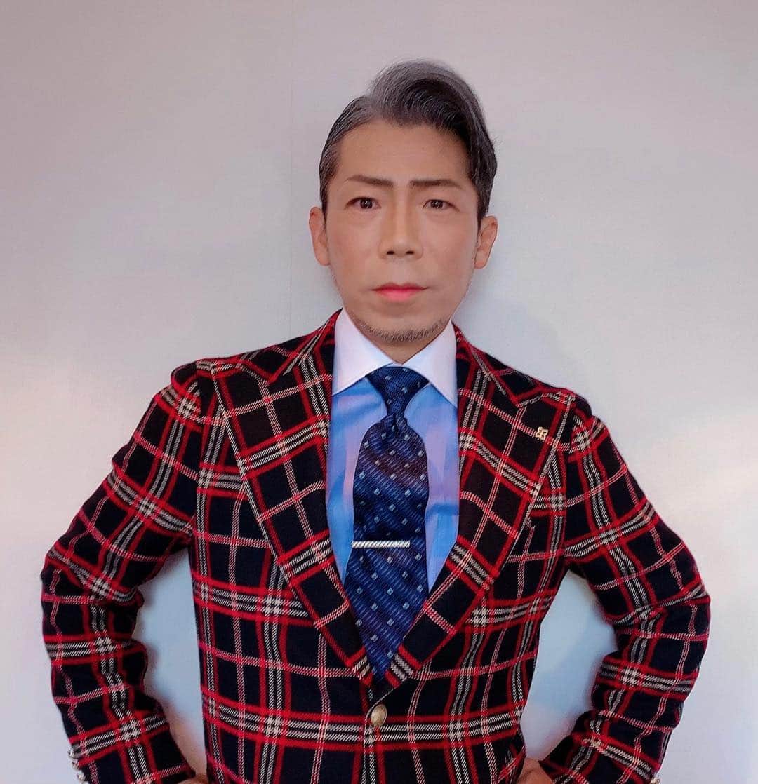 火口秀幸のインスタグラム：「こんにちわッ #吉本坂46 #RED  #不能ではいられない　#HIDEBOH」